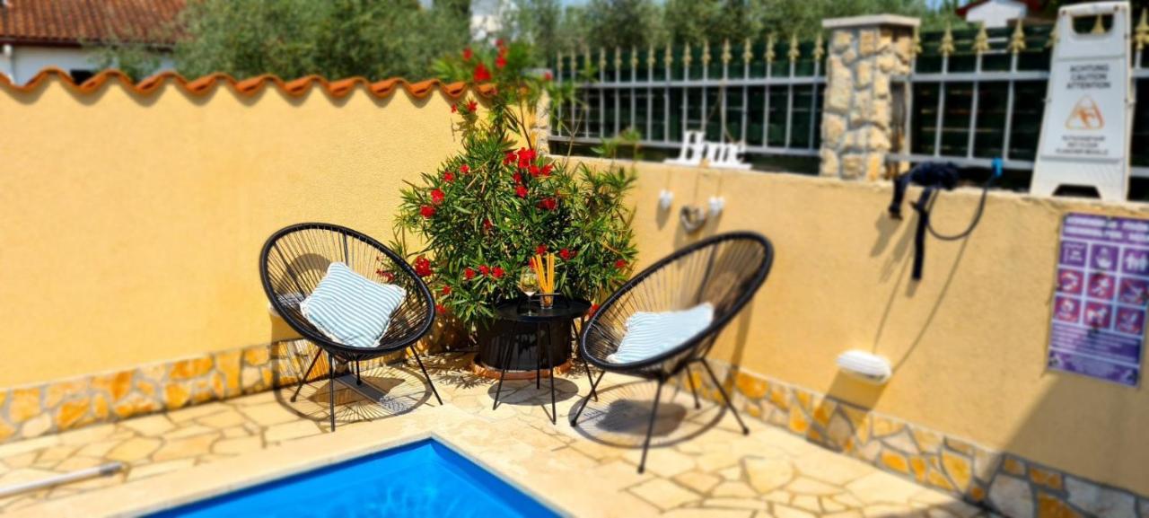 Holiday Home "Mala Kuca " With Heated Pool PUY 외부 사진