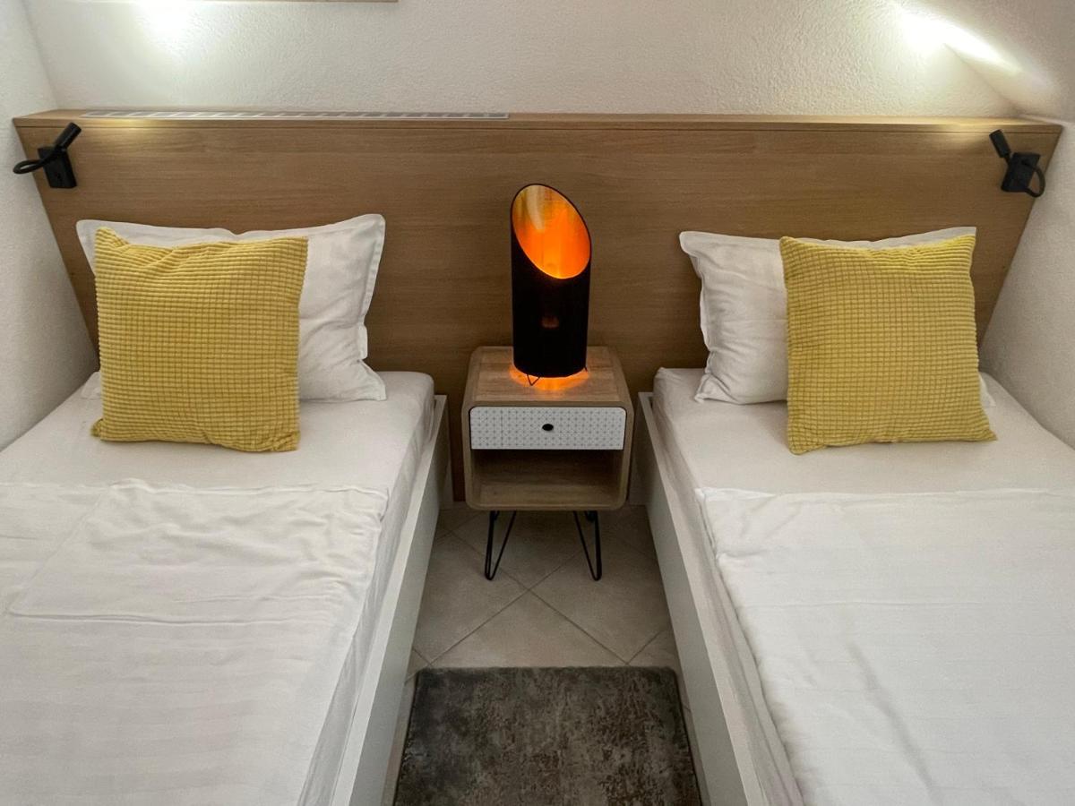 Holiday Home "Mala Kuca " With Heated Pool PUY 외부 사진