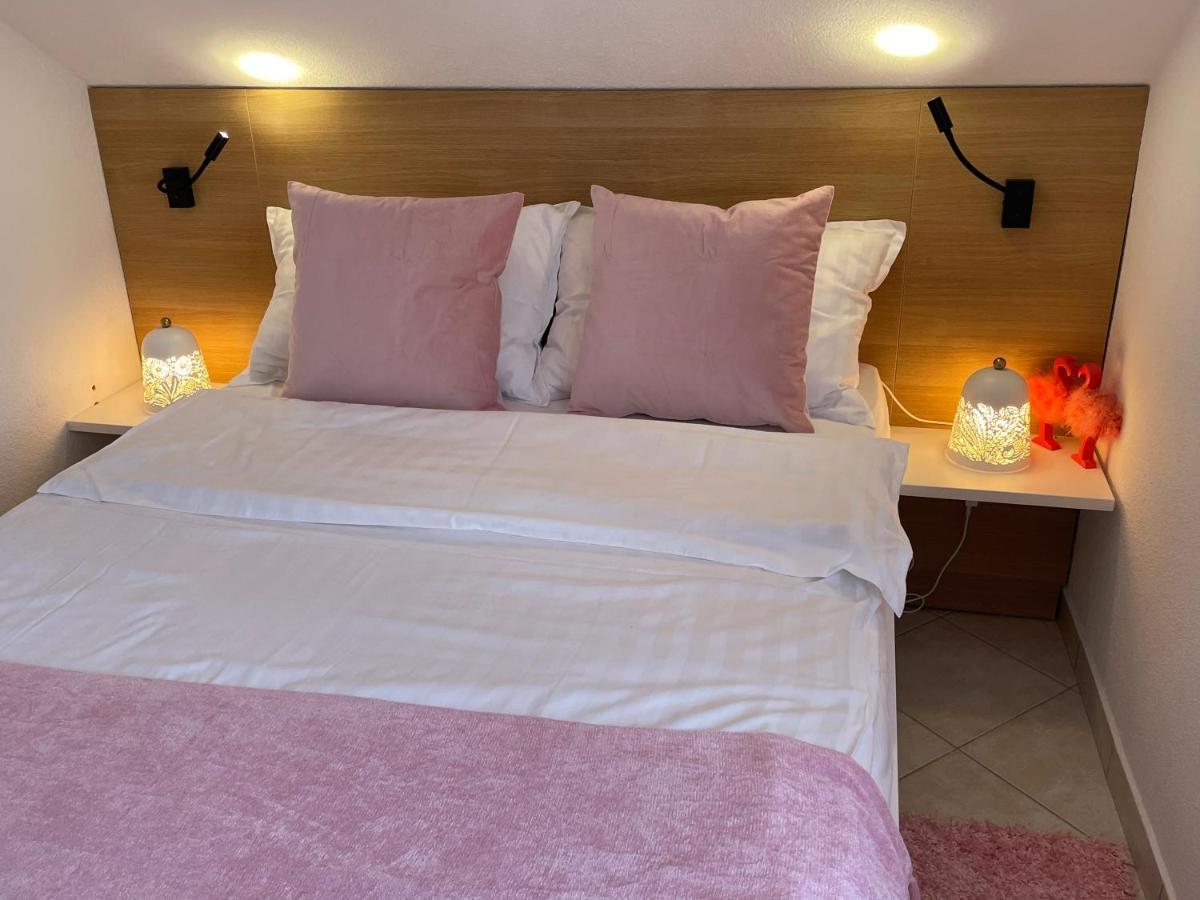 Holiday Home "Mala Kuca " With Heated Pool PUY 외부 사진