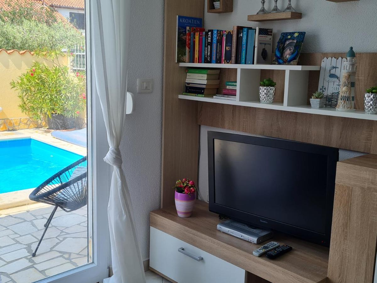 Holiday Home "Mala Kuca " With Heated Pool PUY 외부 사진