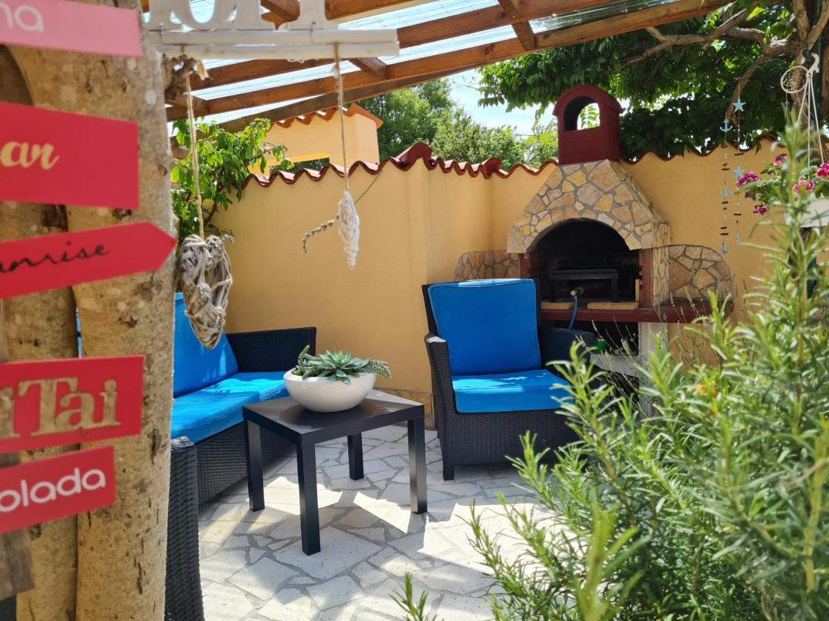 Holiday Home "Mala Kuca " With Heated Pool PUY 외부 사진