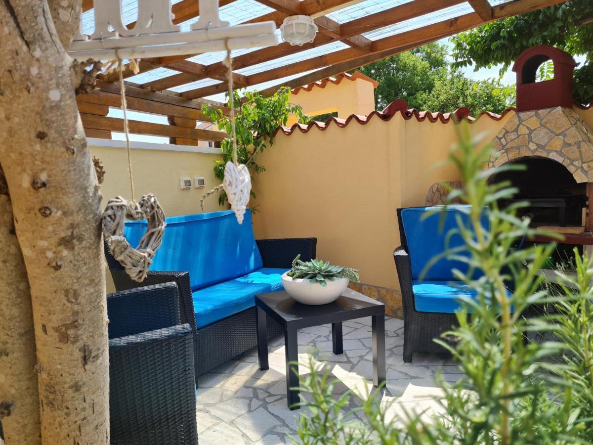 Holiday Home "Mala Kuca " With Heated Pool PUY 외부 사진