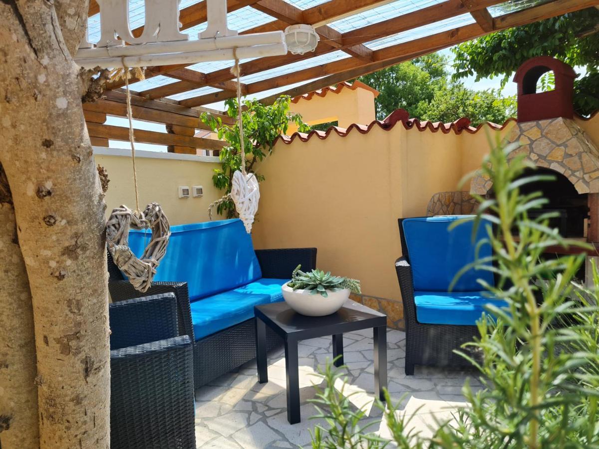 Holiday Home "Mala Kuca " With Heated Pool PUY 외부 사진
