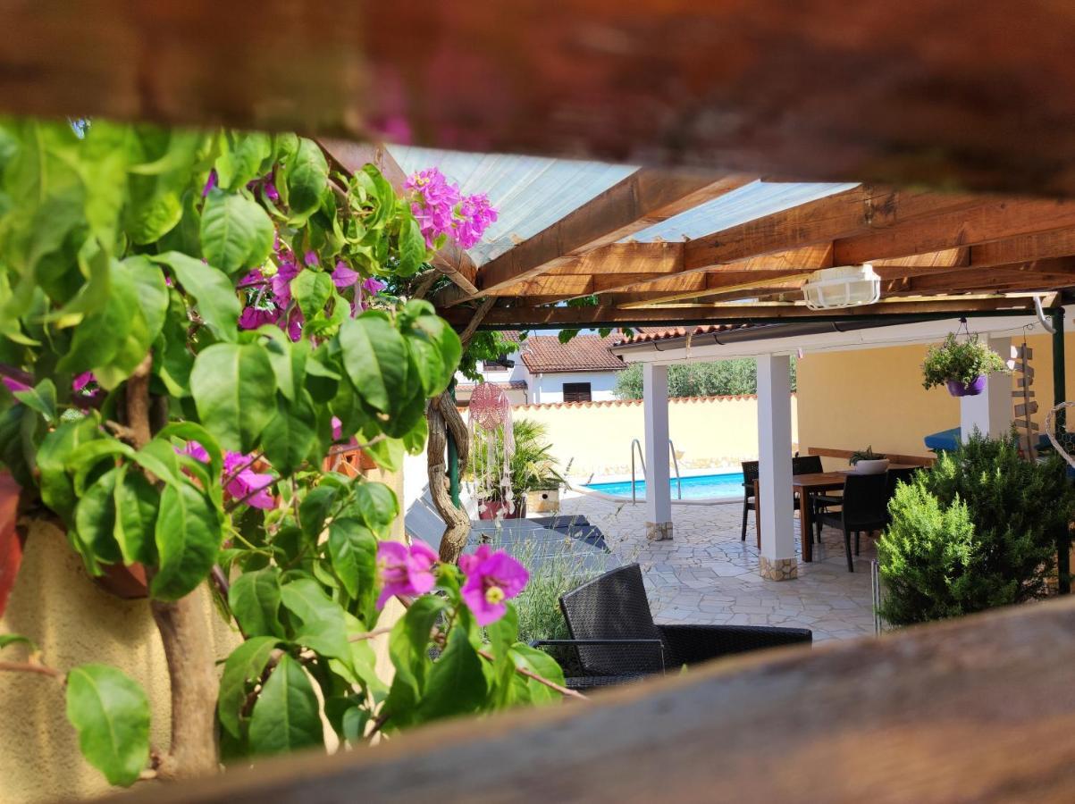 Holiday Home "Mala Kuca " With Heated Pool PUY 외부 사진