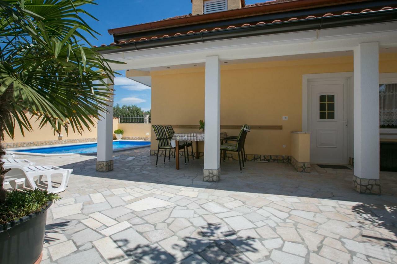 Holiday Home "Mala Kuca " With Heated Pool PUY 외부 사진