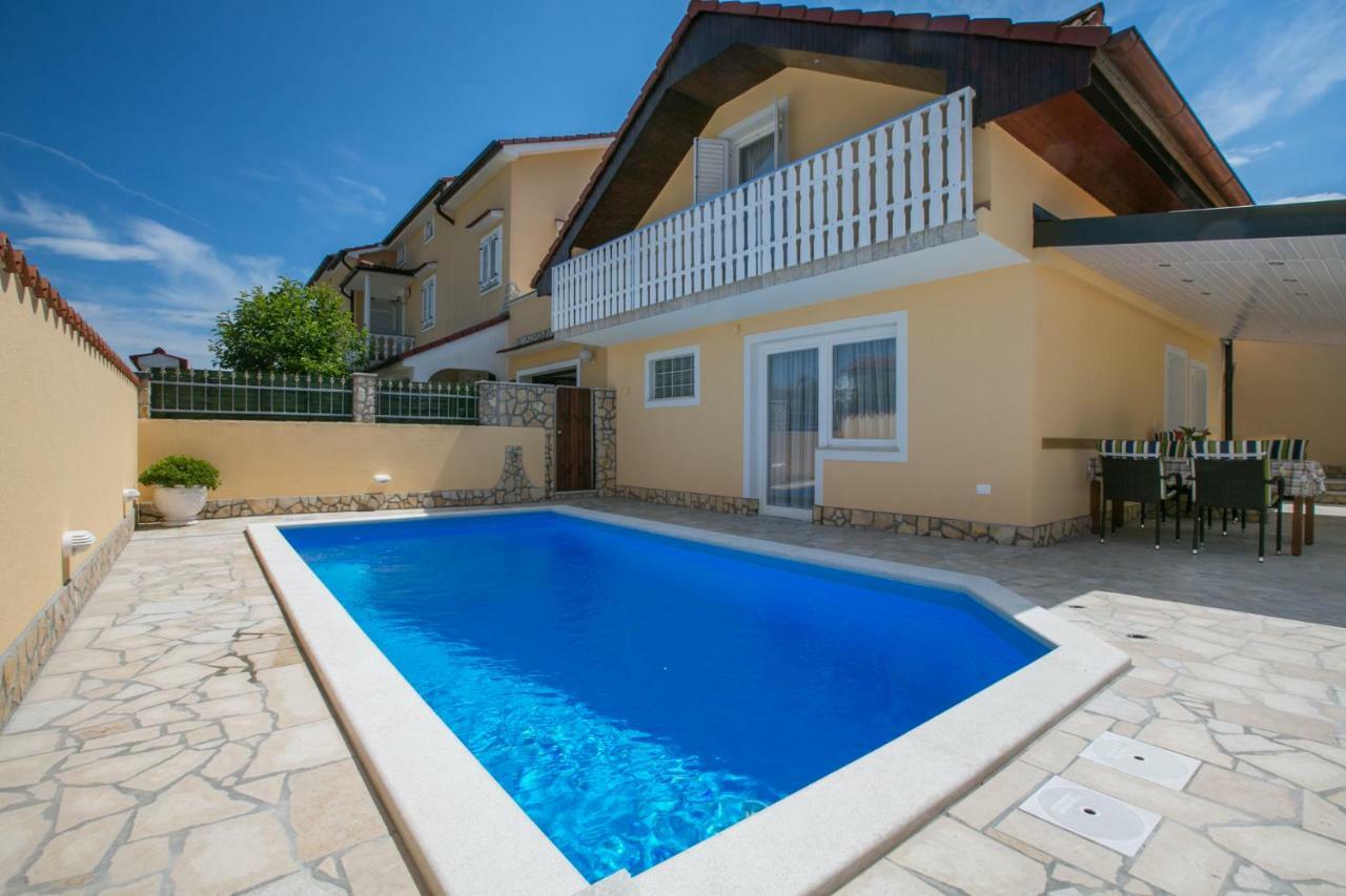 Holiday Home "Mala Kuca " With Heated Pool PUY 외부 사진
